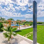 Spacious With Jacuzzi Apartment