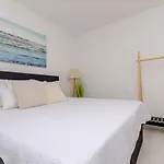 Spacious With Jacuzzi *
