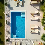 Apartment Spacious With Jacuzzi