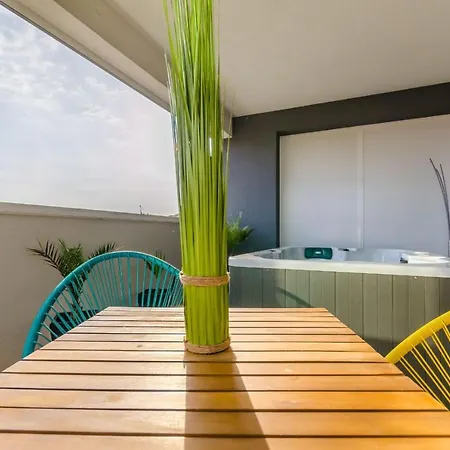 Apartment Spacious With Jacuzzi *