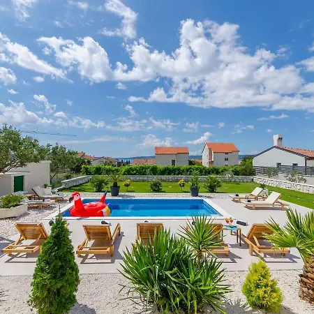 Apartment Spacious With Jacuzzi *