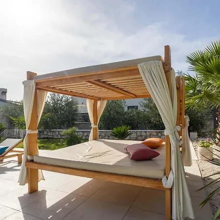 Spacious With Jacuzzi Apartment