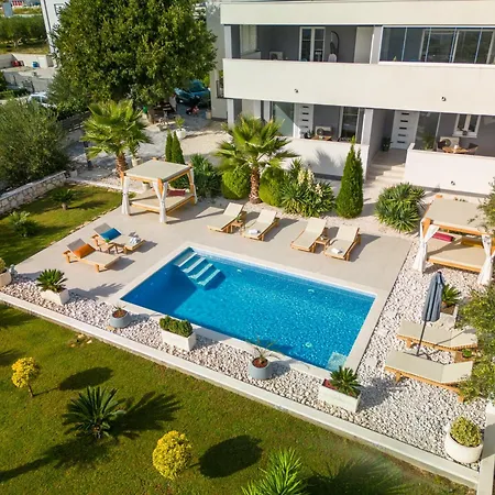 Apartment Spacious With Jacuzzi Kaštela