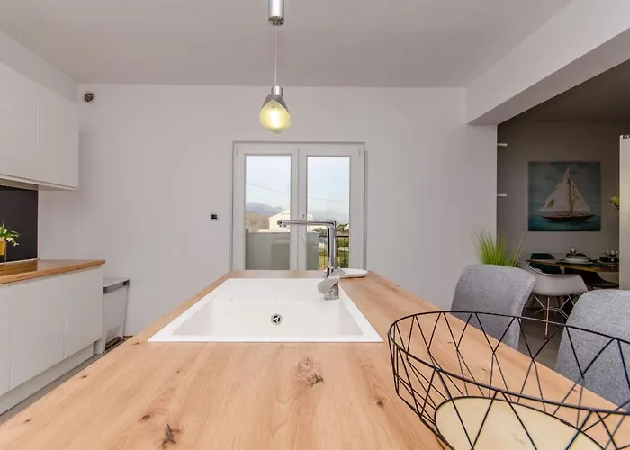 Spacious With Jacuzzi