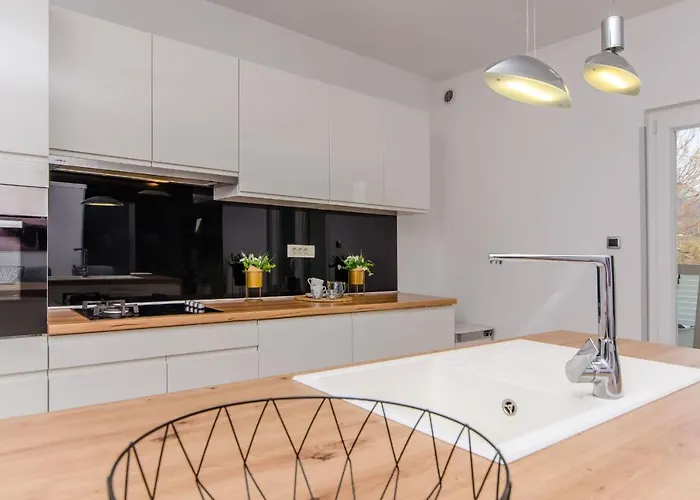 Spacious With Jacuzzi Apartament