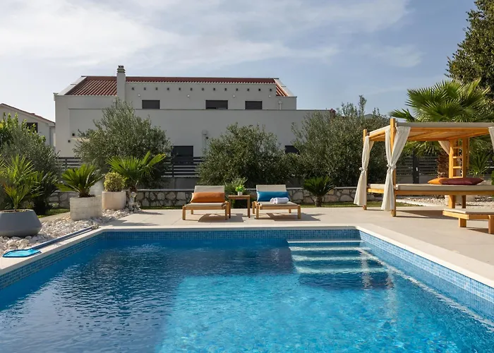 Spacious With Jacuzzi Apartament *