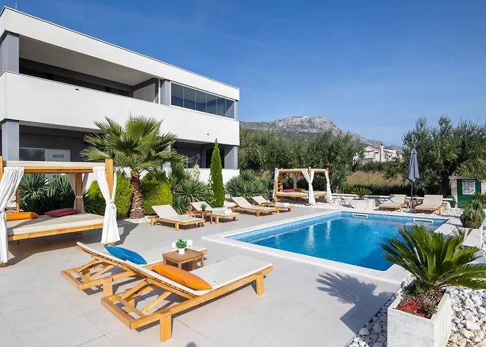 Spacious With Jacuzzi Apartament *