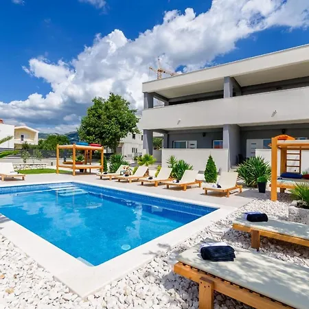 Spacious With Jacuzzi