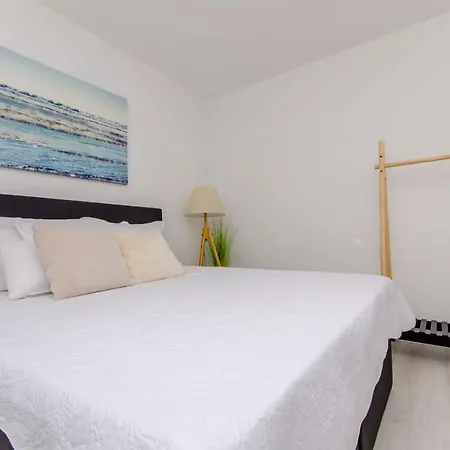 Spacious With Jacuzzi *