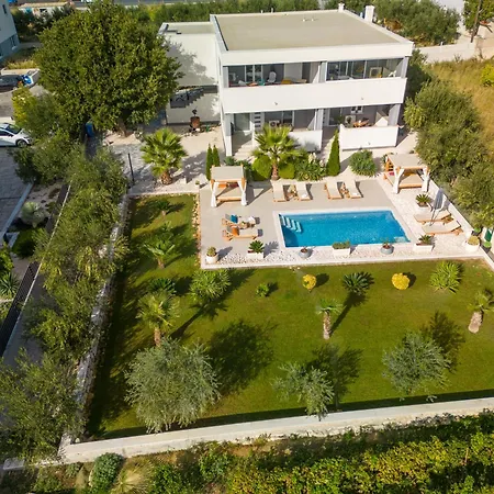 Apartment Spacious With Jacuzzi Kastela