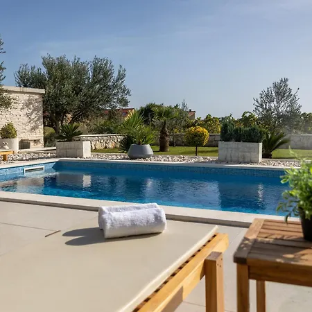 Spacious With Jacuzzi * Kastela