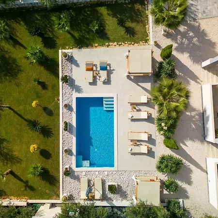 Spacious With Jacuzzi * Kastela