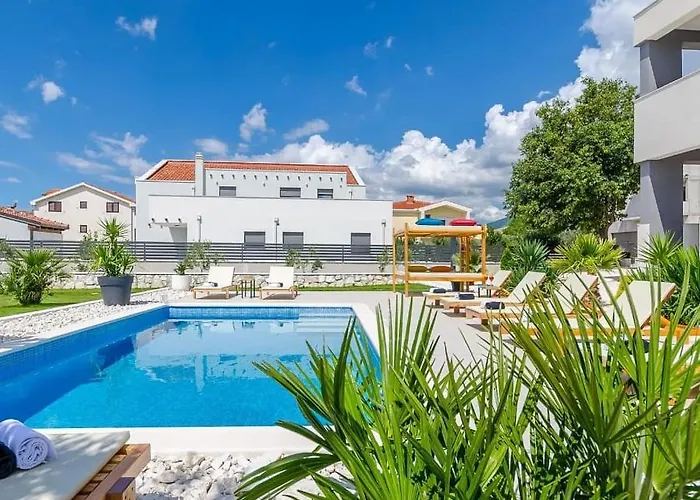 Spacious With Jacuzzi *