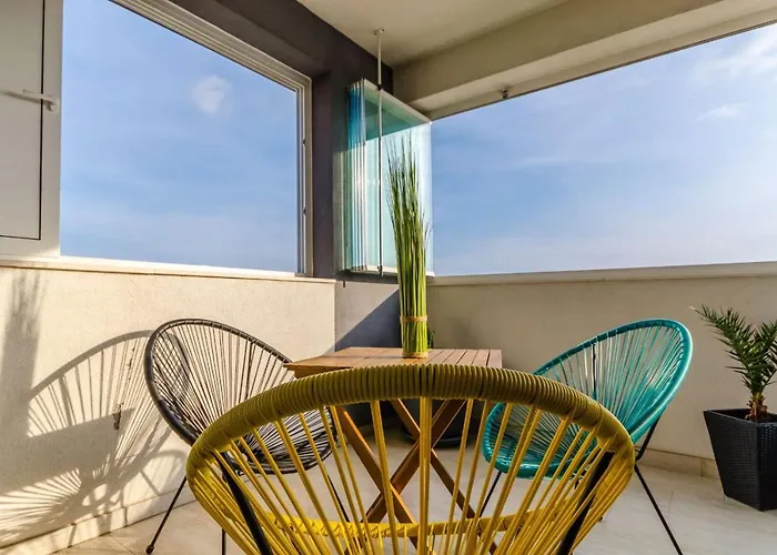 Appartamento Spacious With Jacuzzi Kaštela