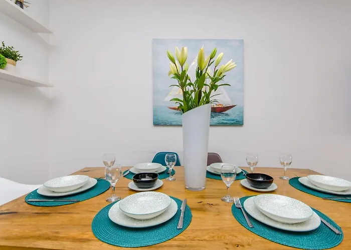 Appartamento Spacious With Jacuzzi Kaštela