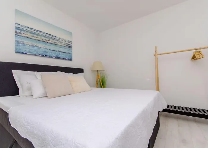 Spacious With Jacuzzi *