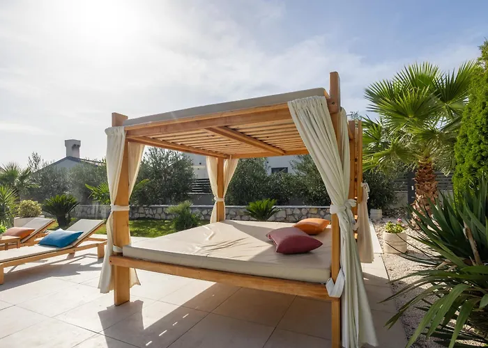 Spacious With Jacuzzi Appartamento