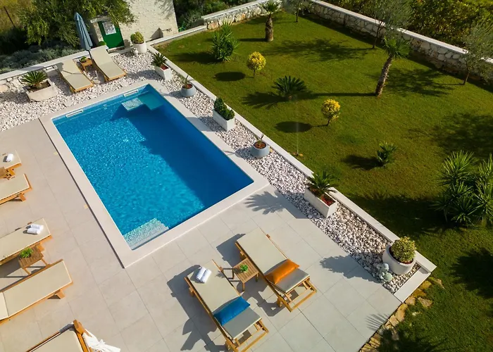 Spacious With Jacuzzi * Kaštela